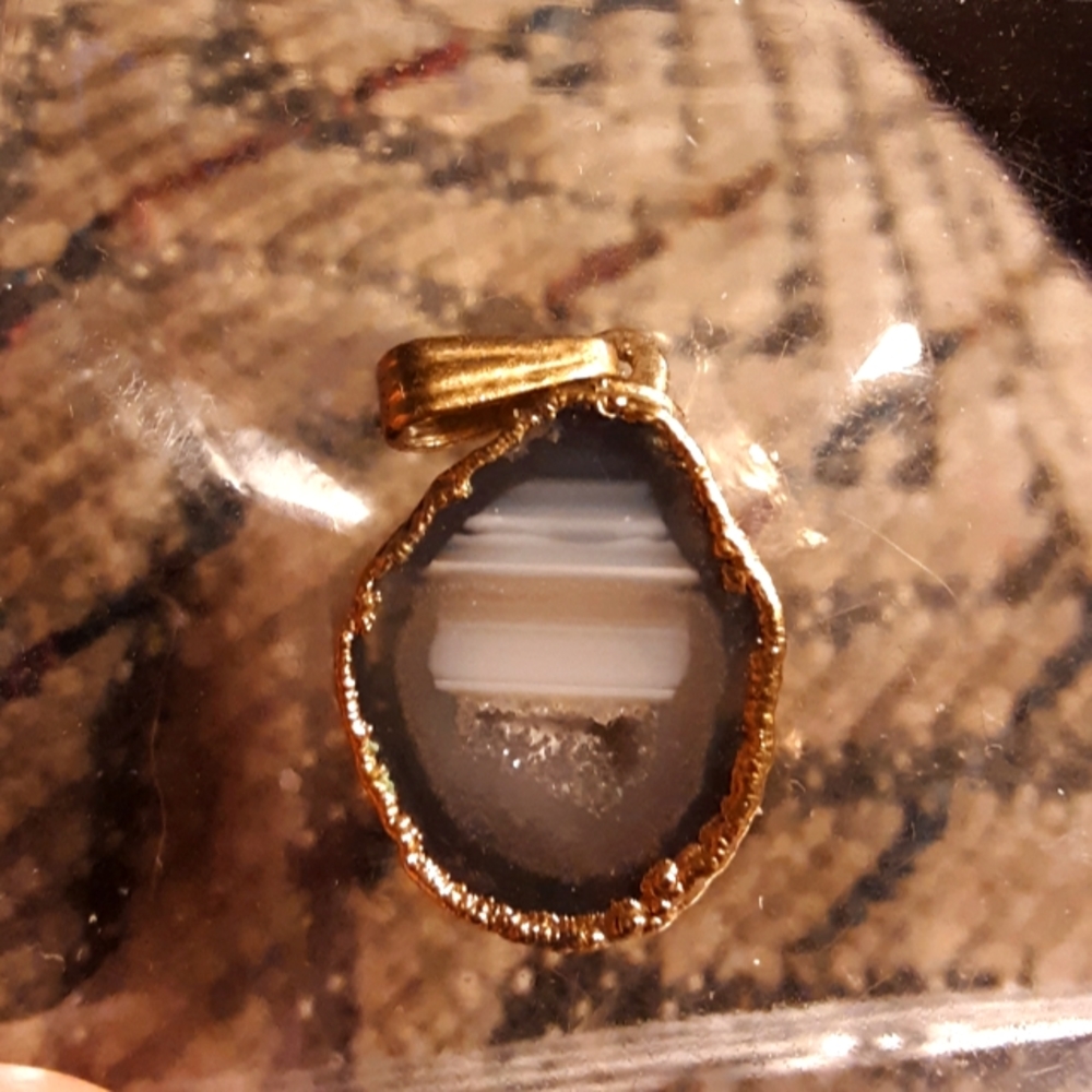 Geode pendant, small in size w/ gold toned edging..
